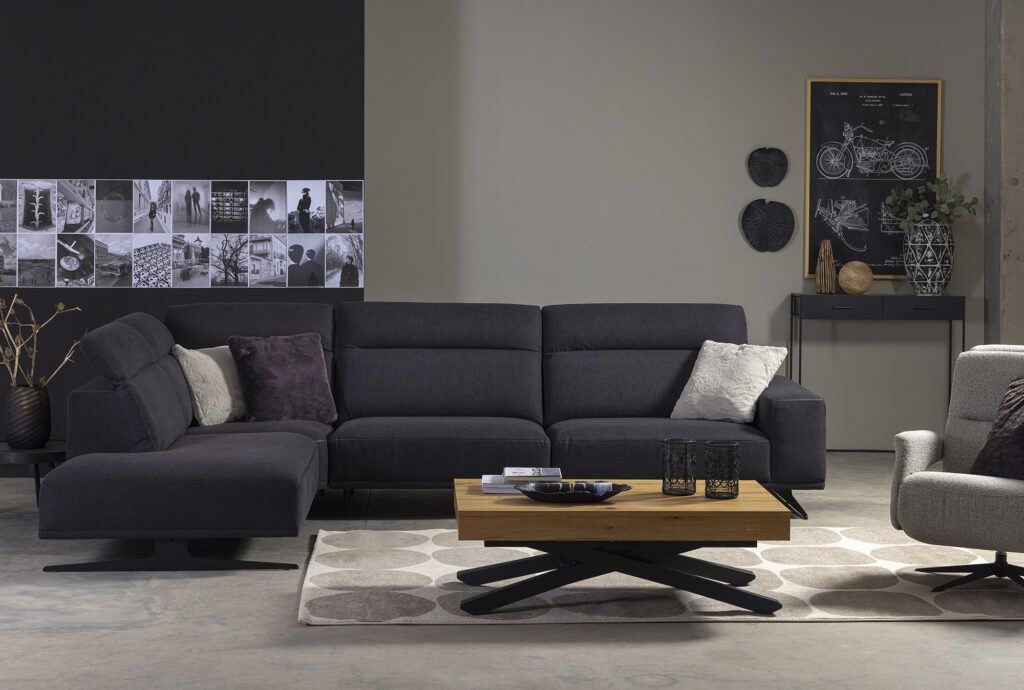 Siete sillones modernos y de tendencia para acompañar al sofá mientras  actualizas el salón