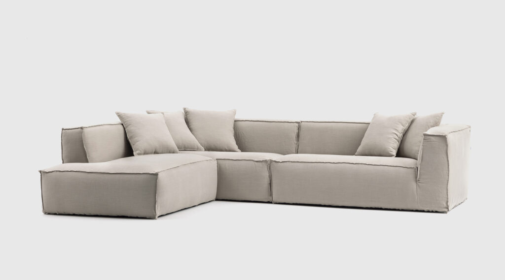 Sofá Green rinconera de 320 x 240 cm con terminal abierto tapizado en tela Adu gris, 100% desenfundable y con asientos de goma y fibra