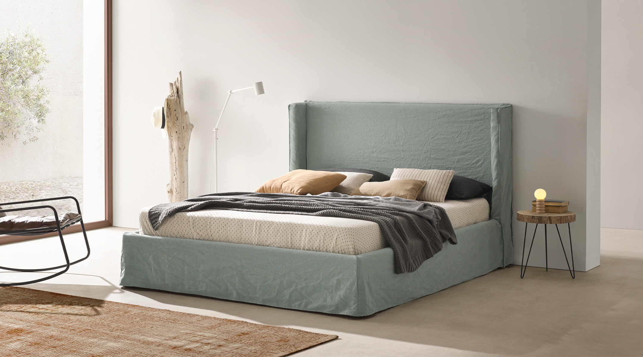 Cama canapé Linen tapizada con cabezal alto y base en tejido 3D Cama canapé Linen tapizada con cabezal de 124 cm y tapa en tejido 3D transpirable