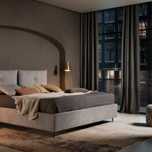 Cama canapé Phoenix tapizada con cabezal personalizable y patas metálicas negras tipo tacón