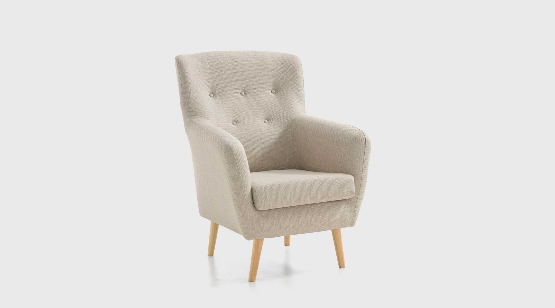 Butaca Roa tapizada en tela Sunset 01 beige claro con estructura de pino y cojín desenfundable