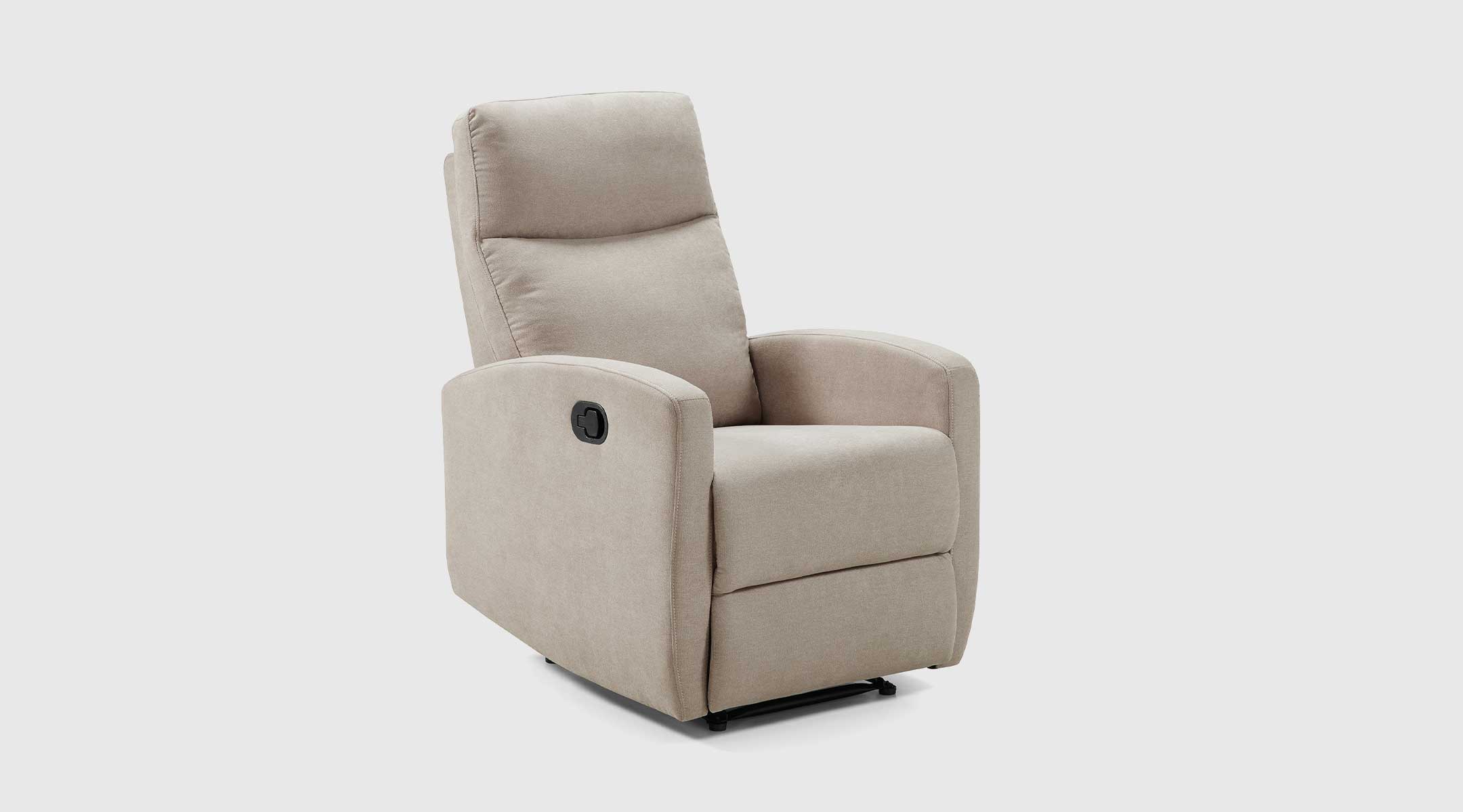 Sillón Tommy crema · relax y tapizado impermeable Sillón Tommy tapizado en color crema impermeable con mecanismo relax eléctrico o manual y estructura de madera maciza