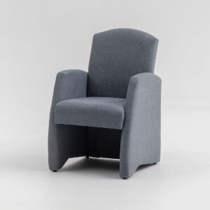 Butaca Ursa tapizada en tela Pisa 23 color gris con estructura de madera de pino y asiento firme