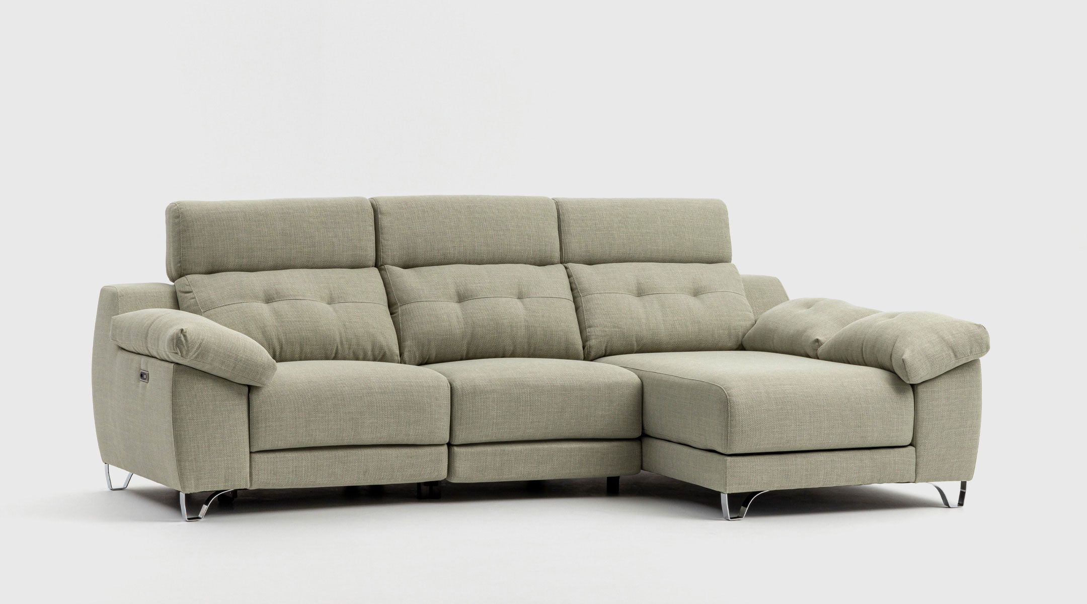 Sofá Sally chaise longue izquierda 292×175 cm en tela Basquet Lino Sofá Sally con chaise longue izquierda de 292 x 175 cm tapizado en tela Basquet Lino, con sistema relax eléctrico, botonera USB y arcón en los brazos