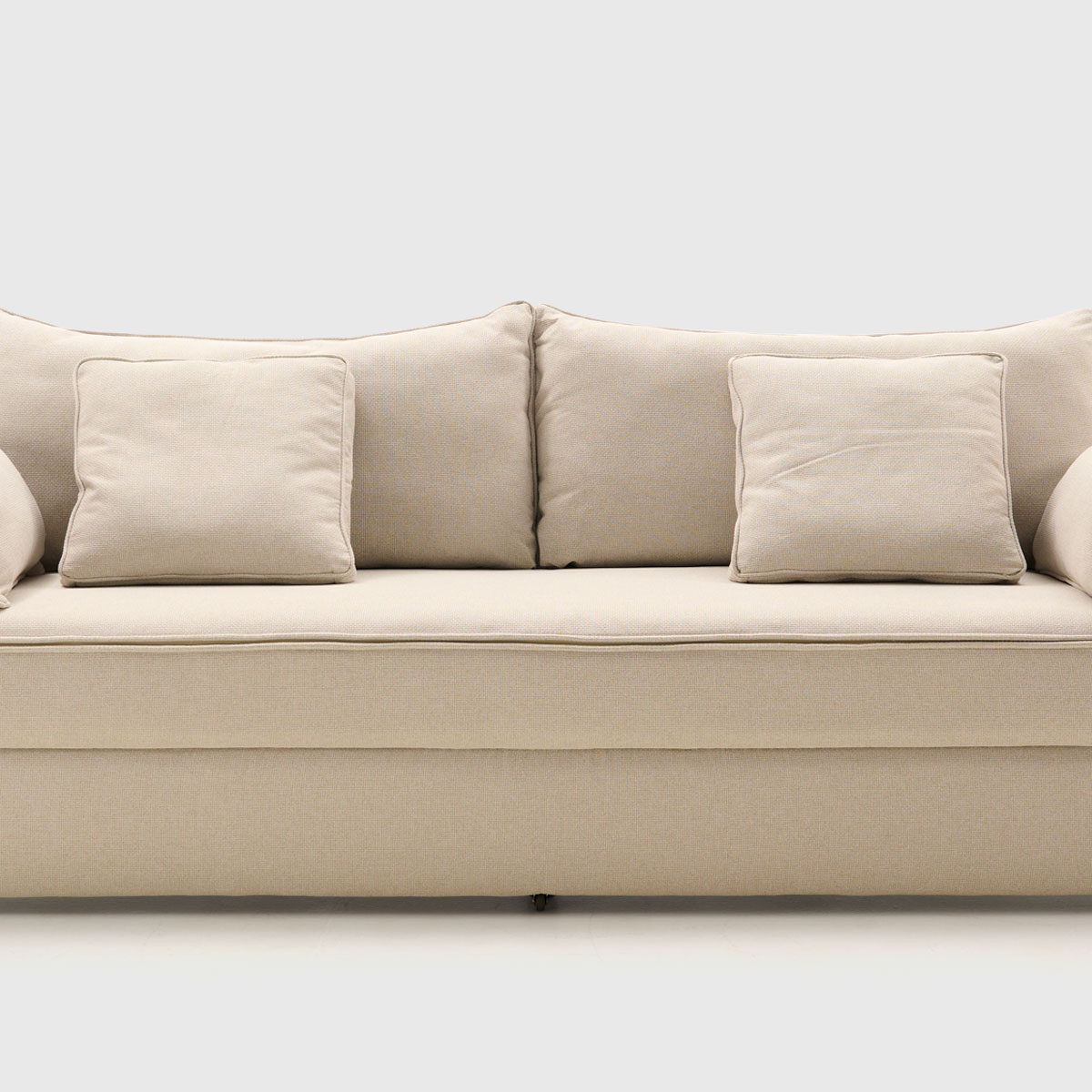 Sofá cama Saori color beige con arcón integrado, mecanismo transversal y cojines desenfundables