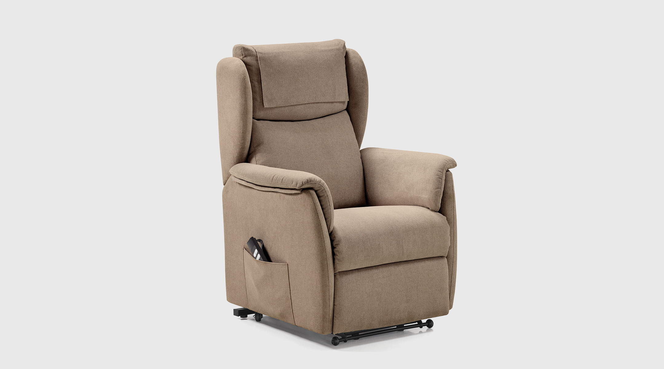 Sillón Lift marrón con sistema Power Lift, dos motores y ruedas traseras con freno