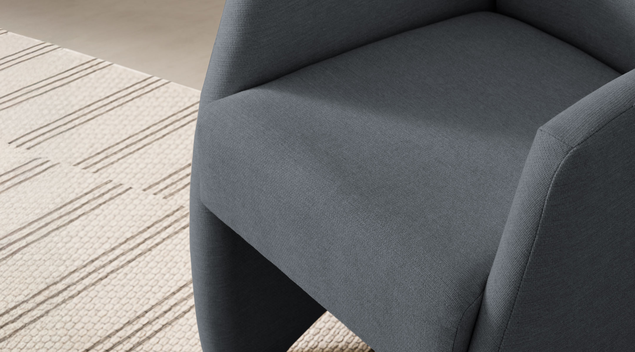 Butaca Ursa tapizada en tela Pisa 23 color gris con estructura de madera de pino y asiento firme