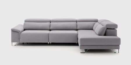 Sofá Place rinconera de 315 × 200 cm con terminal abierto tapizado en tela Warp color 05, con asientos deslizantes y cabezales reclinables