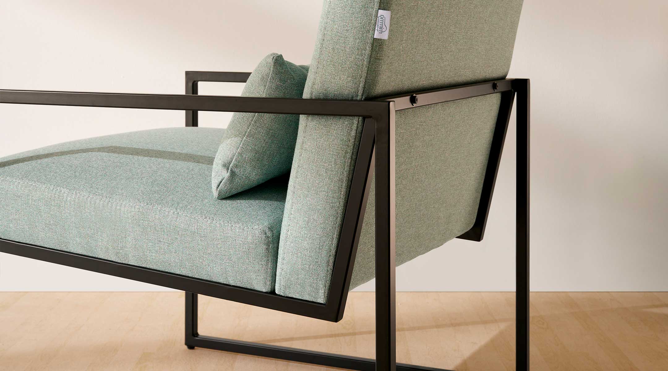 sillon-sabina-green-3 Butaca Sabina con estructura metálica negra y tapizado en tela Solid 80 green