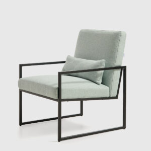 sillon-sabina-green Butaca Sabina con estructura metálica negra y tapizado en tela Solid 80 green