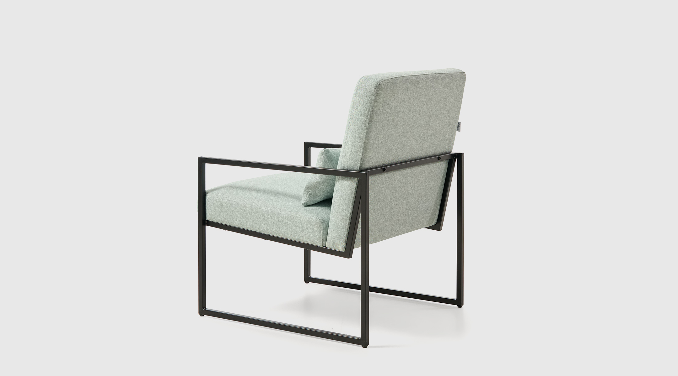 sillon-sabina-green-4 Butaca Sabina con estructura metálica negra y tapizado en tela Solid 80 green