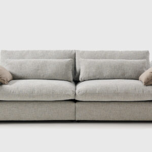 Sofá Delia de 259 cm tapizado en tela Bukon Moon Coussin 3 con asiento profundo y riñoneras