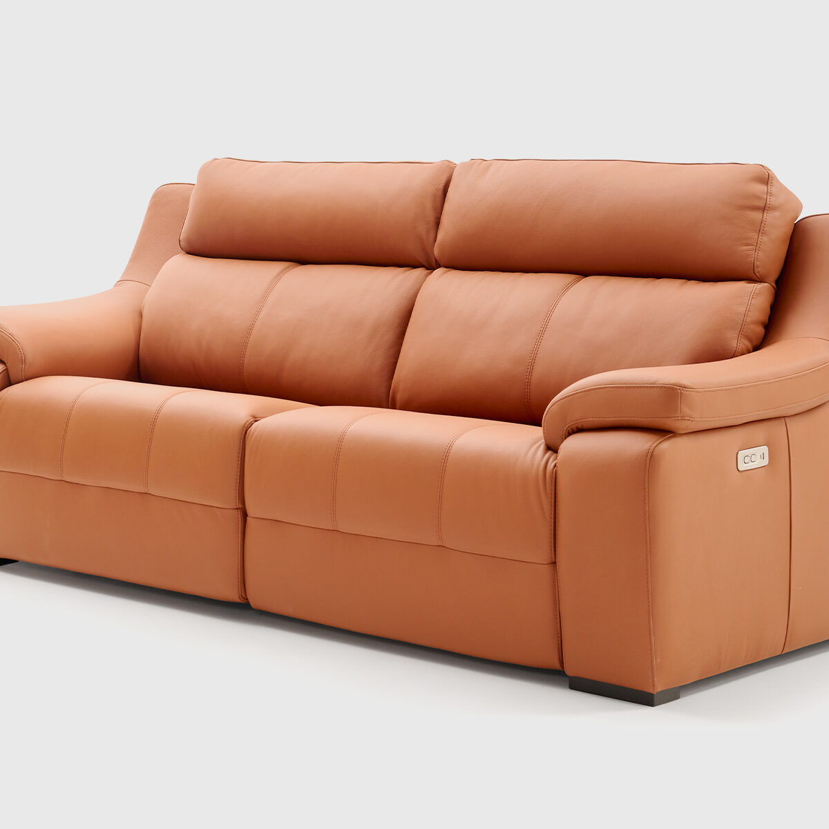 Sofá Timor tapizado en piel Sequoia con asientos relax eléctricos y respaldo ergonómico