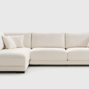 Sofá Giorno rinconera derecha blanco · tapizado Hari 01 con muelles ensacados Sofá rinconera Giorno derecha tapizado en tela Hari color blanco, con diseño envolvente y cojines decorativos
