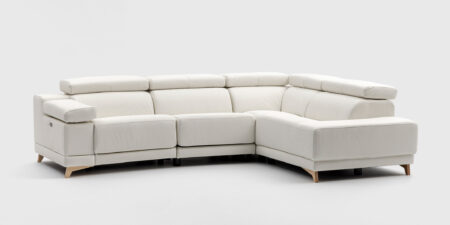 Sofá Heal rinconera con terminal izquierdo de 293 x 220 cm tapizado en piel Sahara Blanco Óptico, con un asiento relax eléctrico y otro deslizante manual