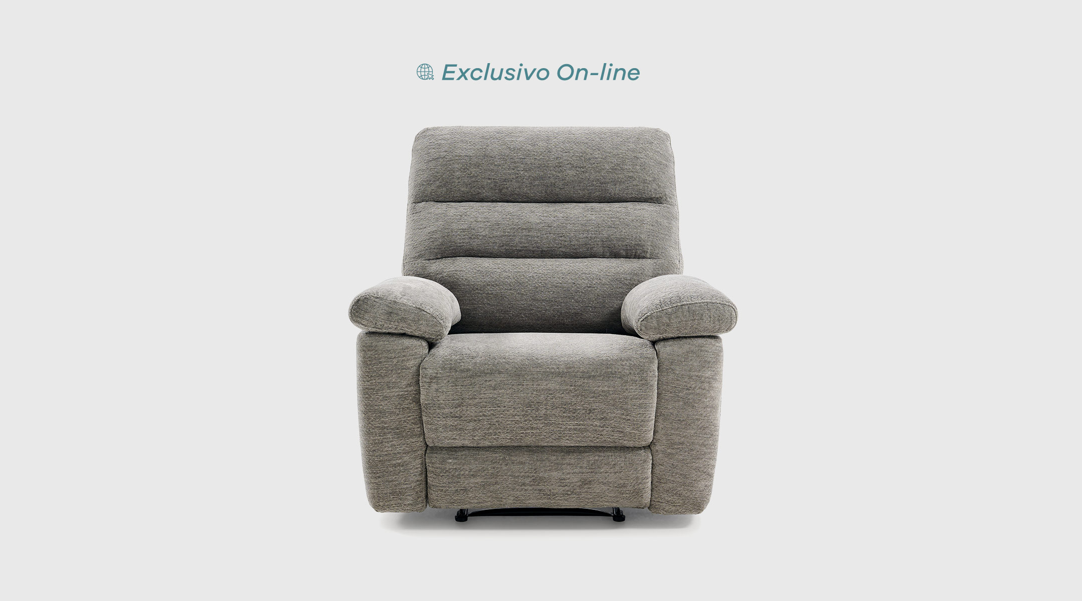 Sillón Saja light grey · relax manual y respaldo envolvente Sillón Saja relax manual tapizado en color light grey con respaldo alto envolvente