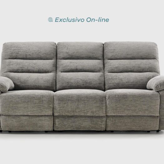 Sofá Saja tapizado en tela Lucie light grey con dos asientos relax eléctricos y respaldo alto