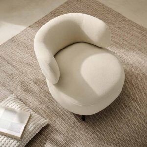 butaca-tessa-cream-4 Butaca Tessa tapizada en tela color crema 02 con respaldo curvado y asiento de muelles ensacados