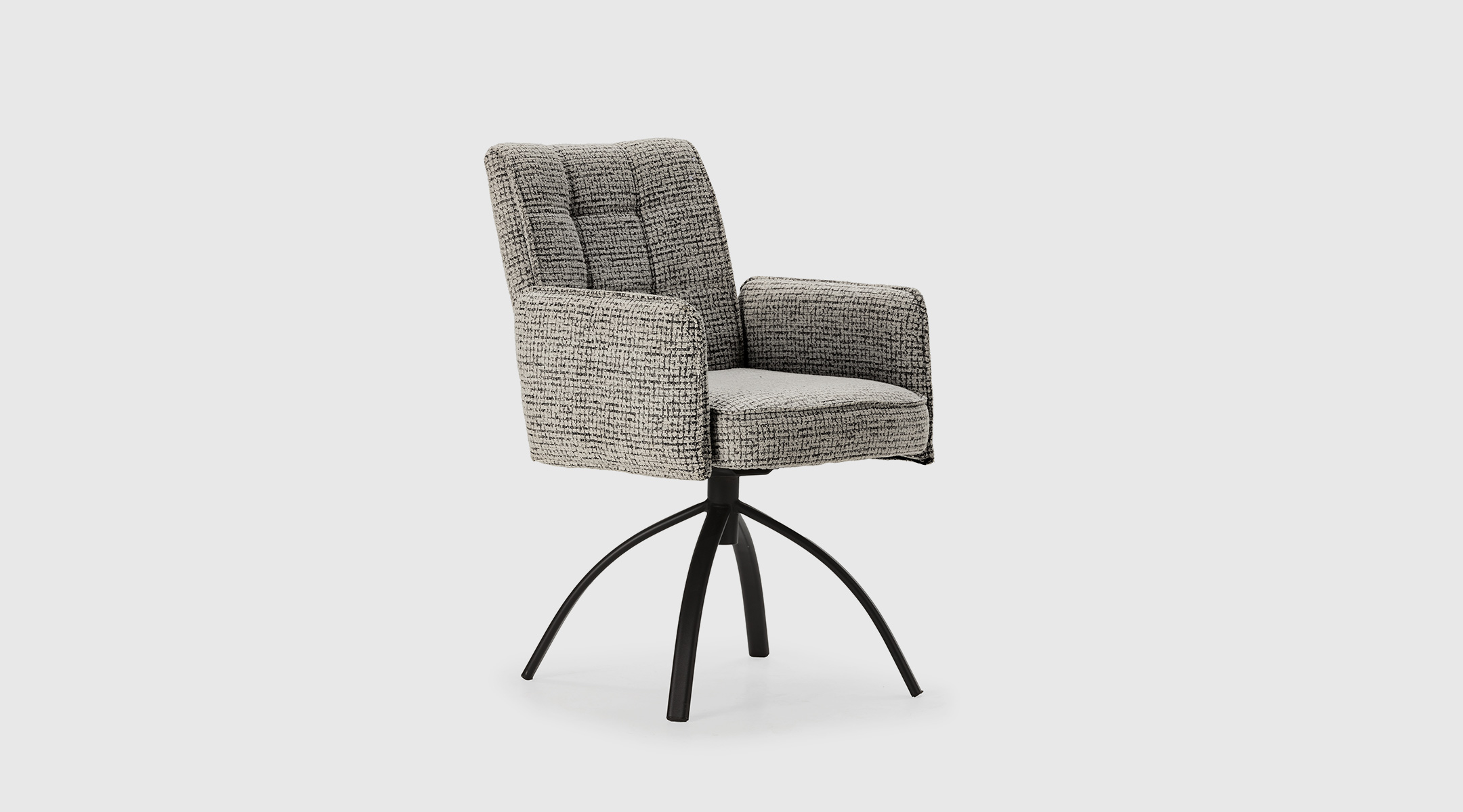 Silla giratoria Átika tapizada en tejido cálido con estructura metálica negra de Mimma Gallery, diseño envolvente y contemporáneo para comedor