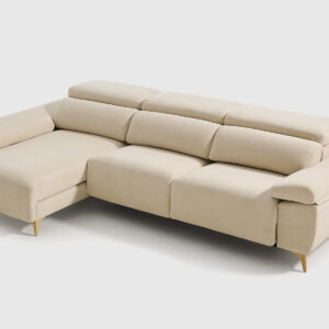 Sofá Chaise Longue Livi Derecha 302 cm - Tejido Raso 02 Beige Sofá moderno Livi de 302 cm en color beige, chaise longue a la derecha, brazos anchos y cabezales reclinables multipunto.