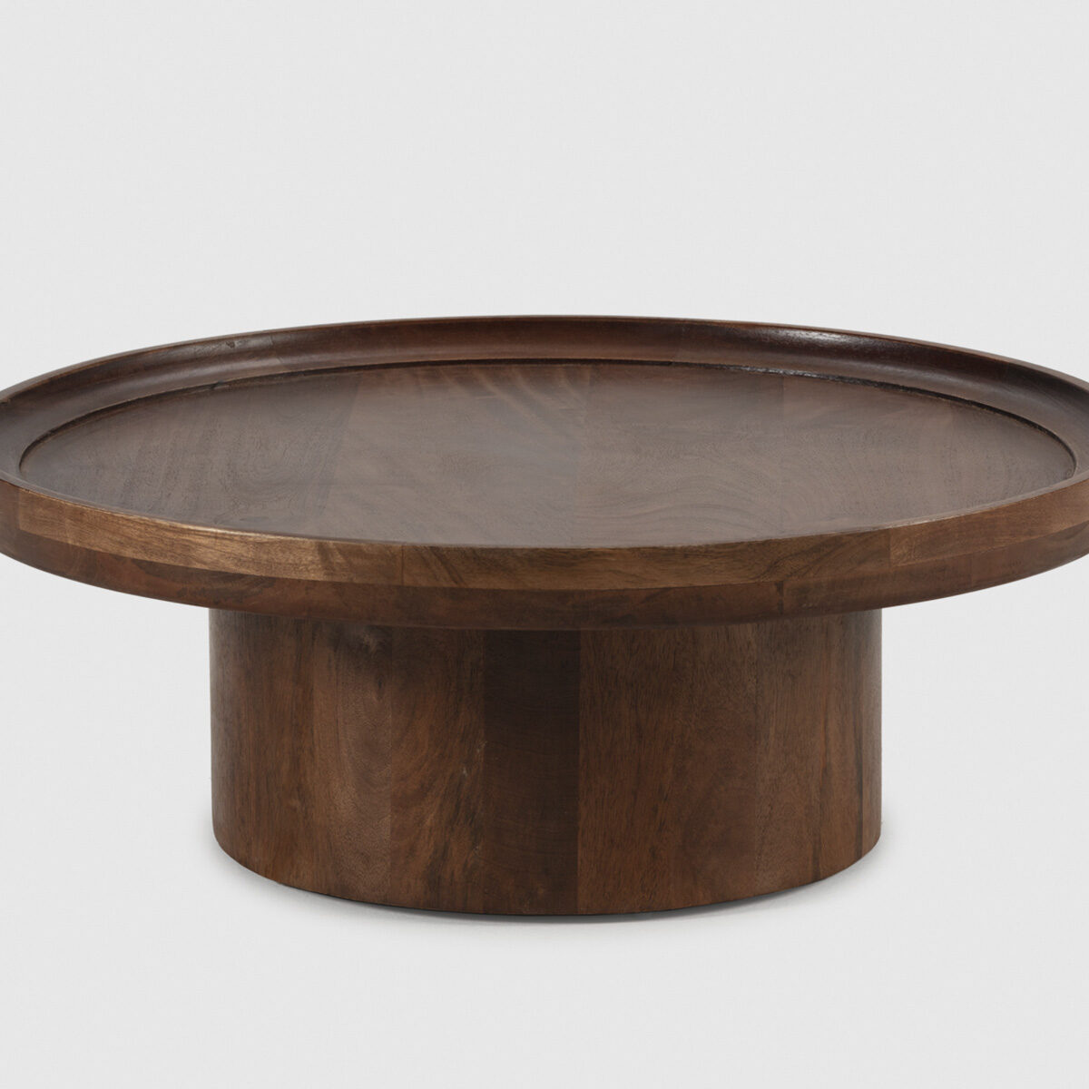 Mesa auxiliar redonda Mokai de madera de mango con vetas naturales y acabado sostenible