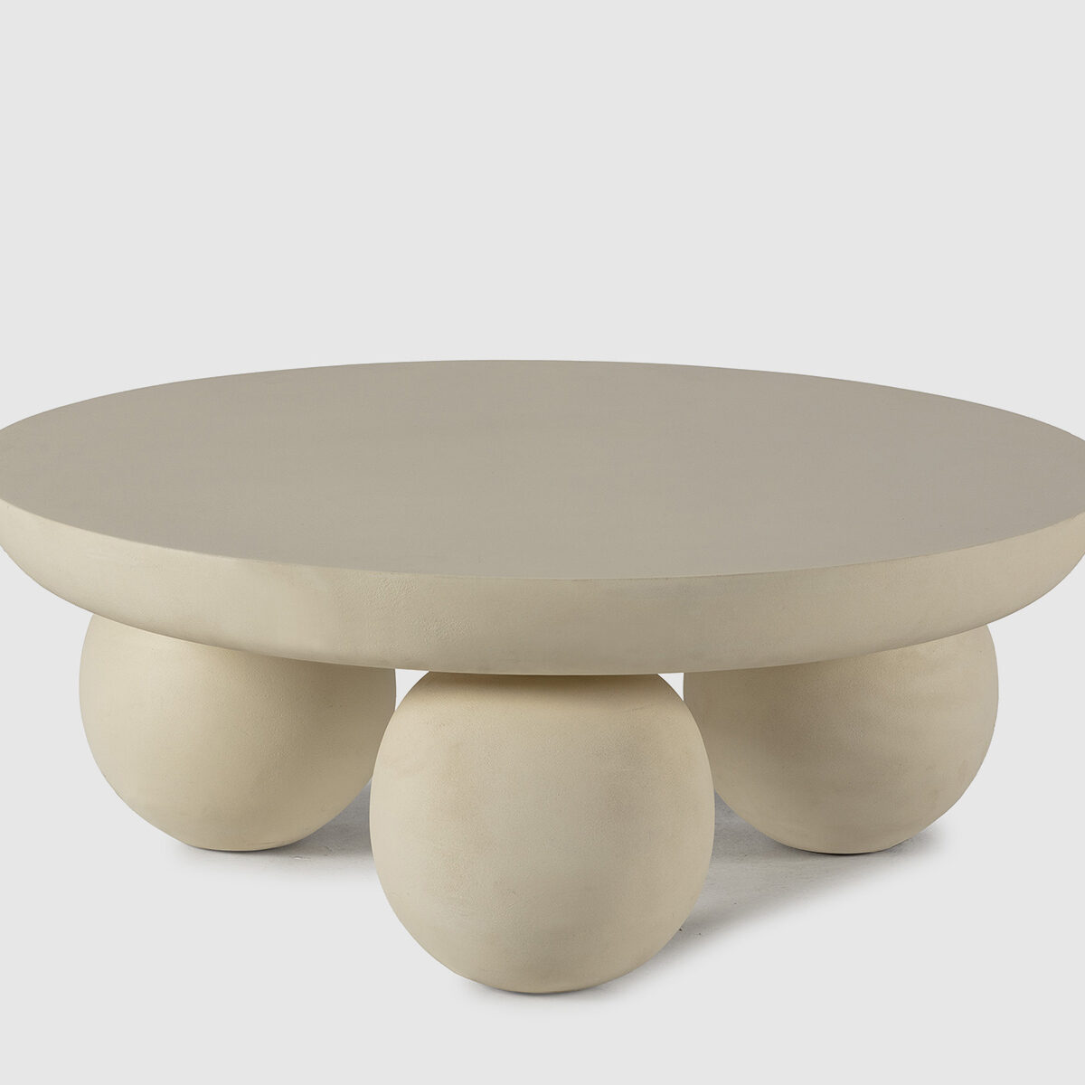 Mesas de centro Bubble de madera de mango con diseño redondeado y acabado natural o blanco