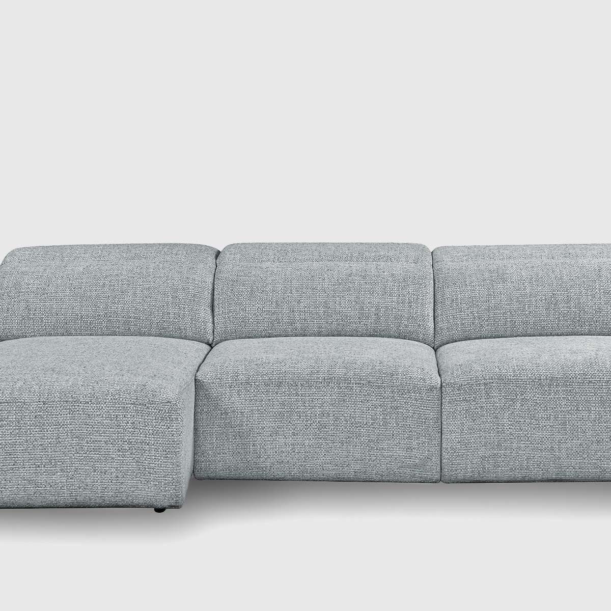 Sofá de diseño Numa azul claro con chaise longue a la derecha, motorización inalámbrica y cabezales multiposición.
