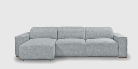 Sofá de diseño Numa azul claro con chaise longue a la derecha, motorización inalámbrica y cabezales multiposición.