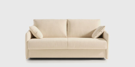 Sofá cama beige modelo Loren con sistema de apertura italiana y colchón de 140x200 de Mimma Gallery.